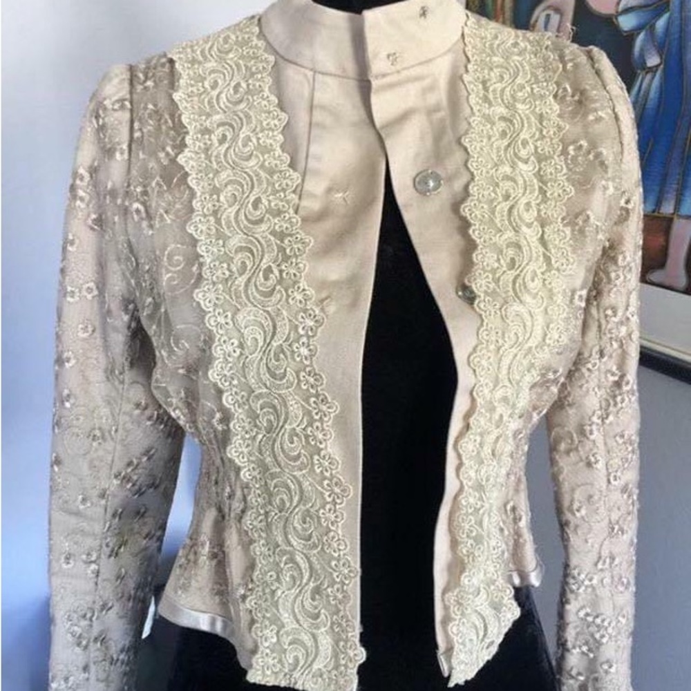 Ya-Ya lace cropped beige jacket size small.
